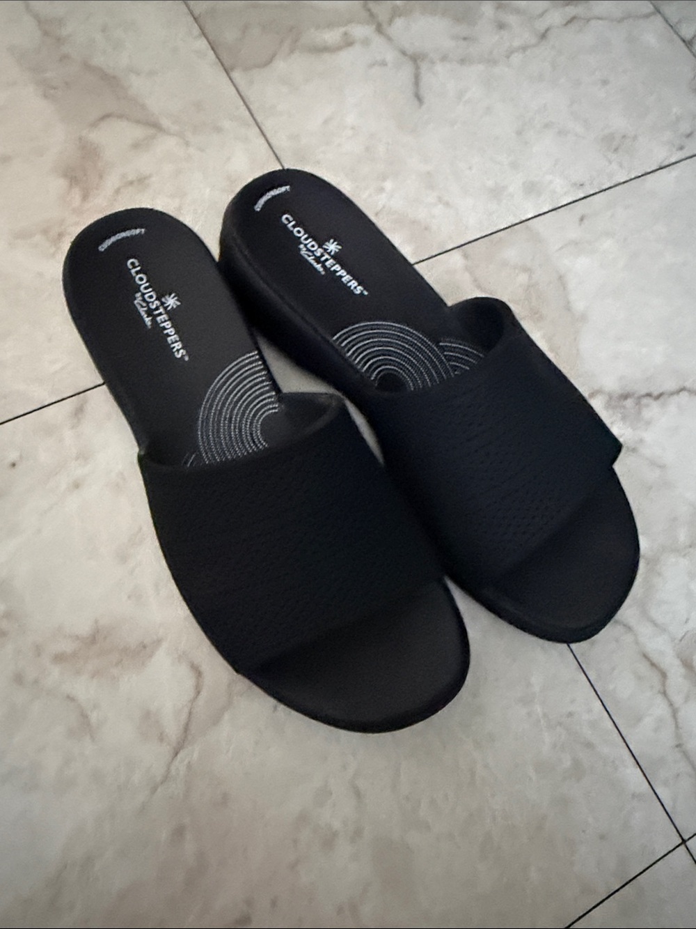 Clark’s women’s wedge